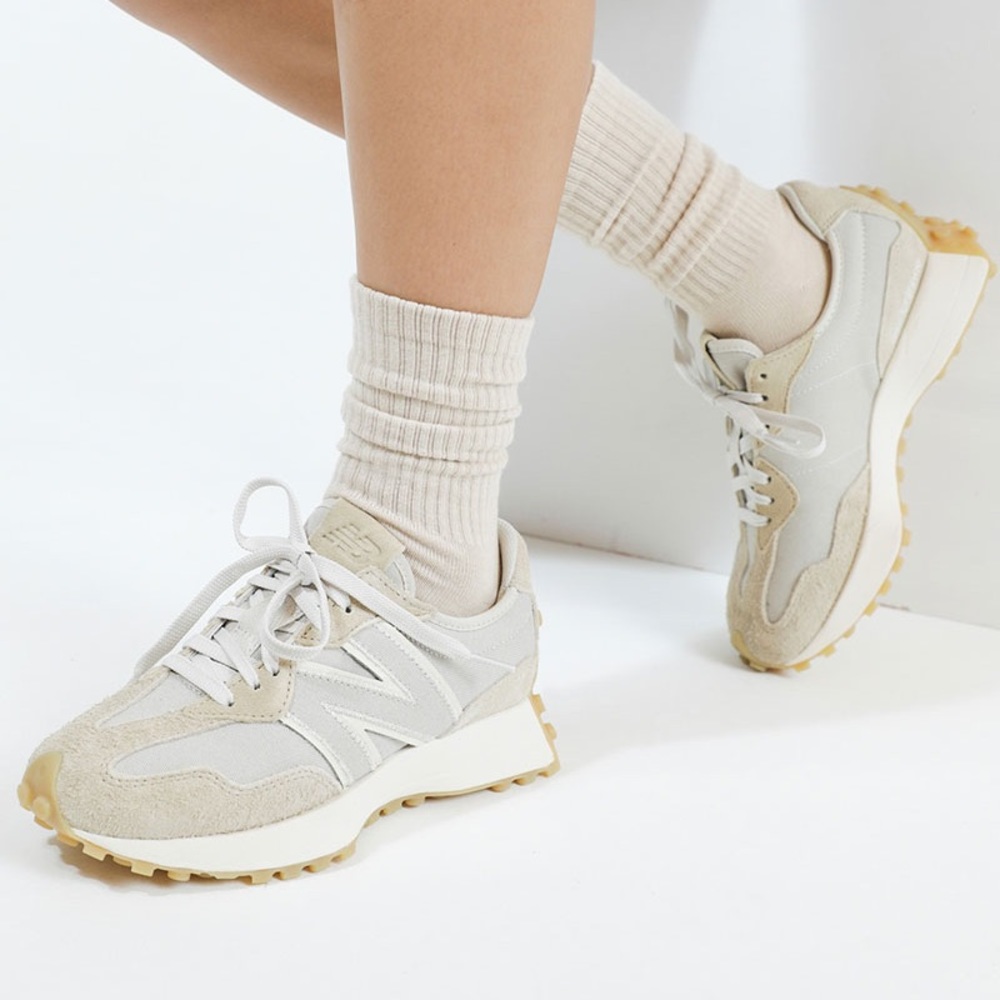 NEW New Balance 327 Sneakers W8.5